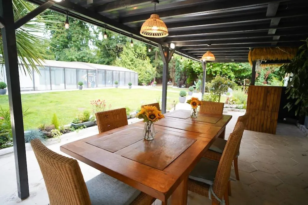 펜션 Shreem Homes Wraysbury